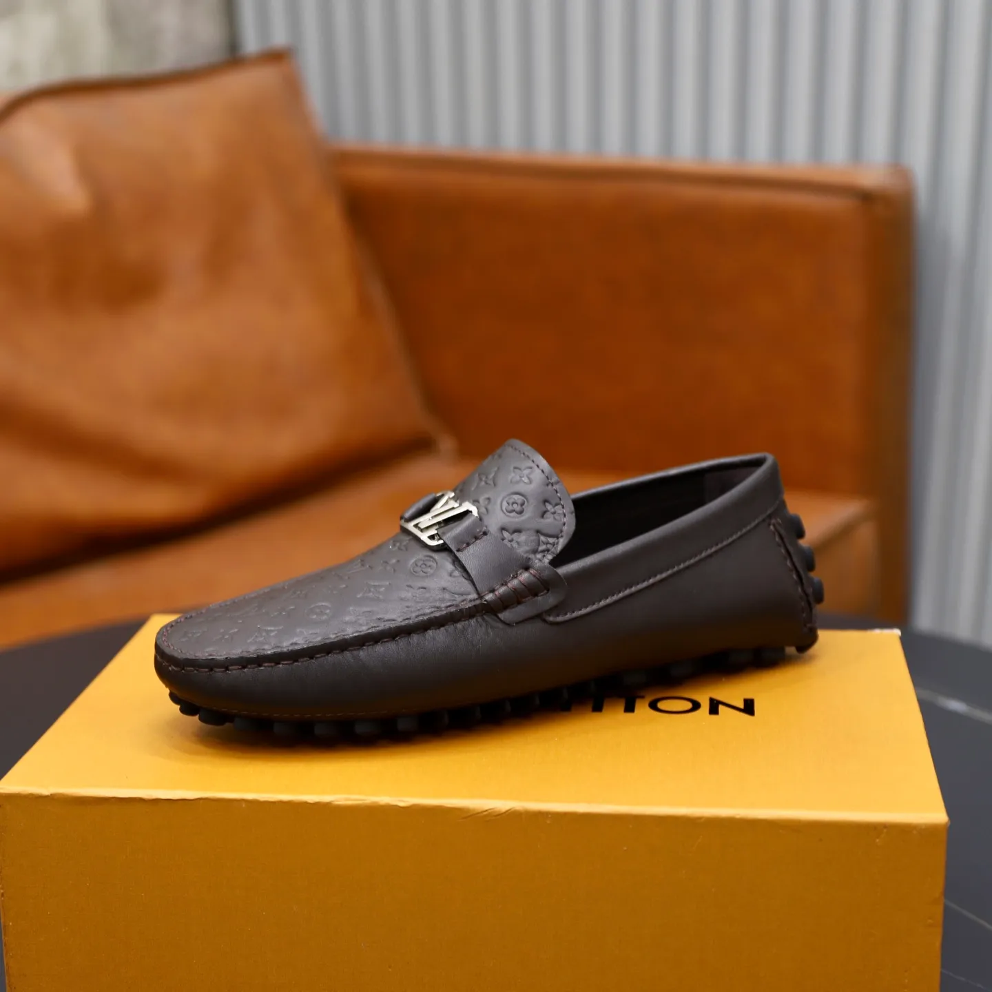 Ex-factory price: 480💰【LV】Louis Vuitton ⚠️High-end men’s driving and pedal series ⚠️38-44 (customized for 45) ⚠️All original cowhide leather! Thick and soft! Made entirely of calfskin lining! The latest non-slip beanie sole! Three-dimensional package technology! Fashionable and classic! Handicrafts! Original high quality! Feel free to compare!